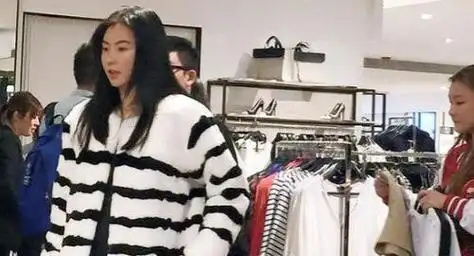 谢霆锋和王菲破镜重圆,王菲因内心的波澜在新加坡购入了价值3000万