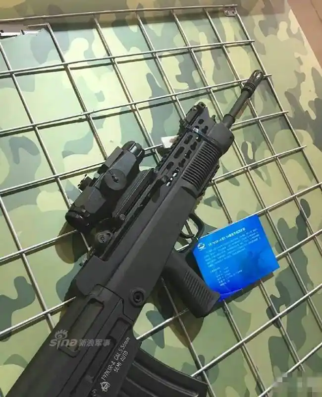 解放军新型95改进型突击步枪亮相和平使命演习