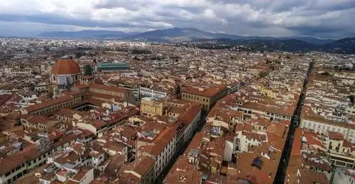登顶桥头钟楼眺望佛罗伦萨全景