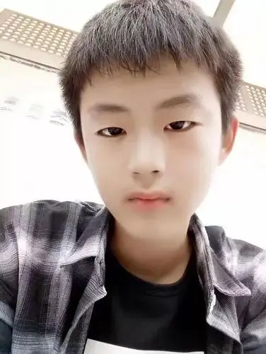 谁在泰州市区看到过这个15岁的男孩,如果见到他,请带他回家!