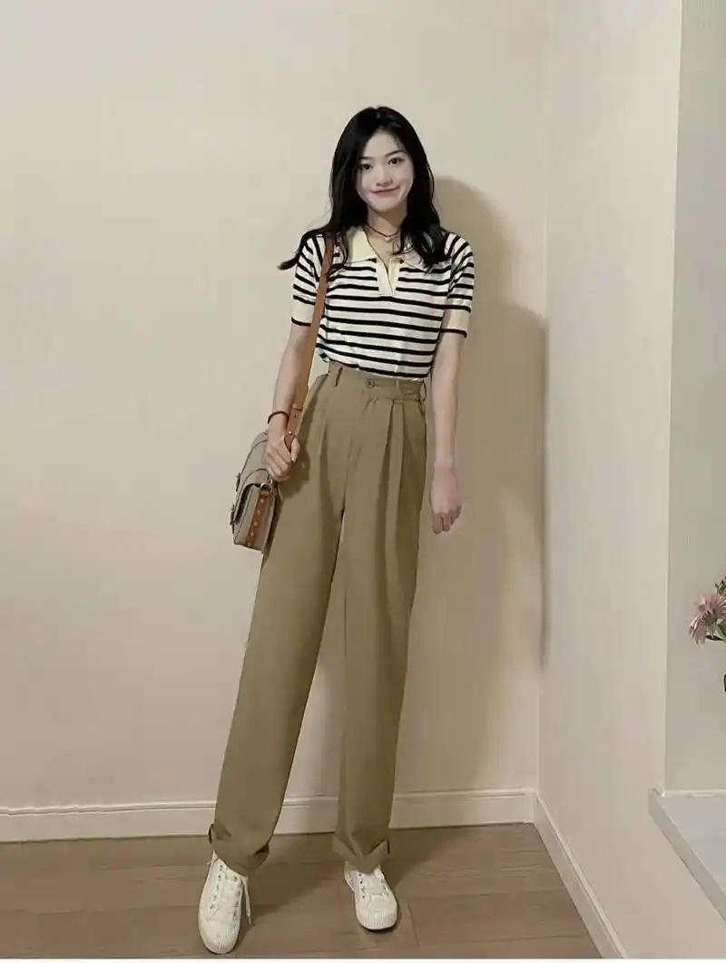 卡其色西装裤子配什么颜色上衣好看