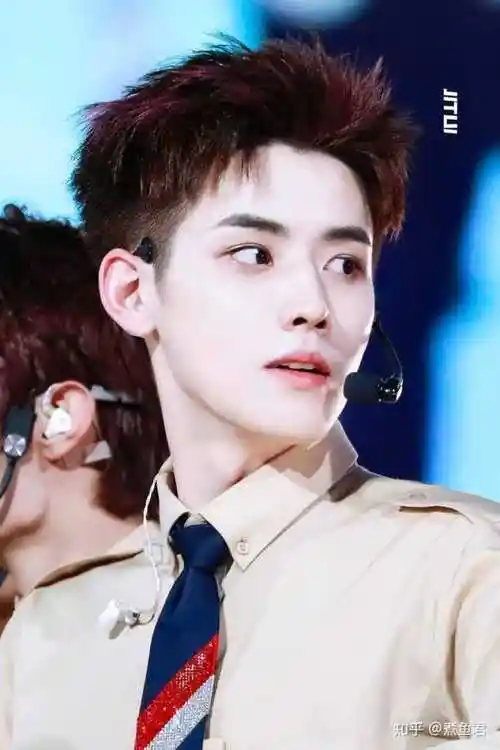 r1se成员有哪些绝了的神图?