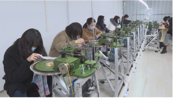 鹿邑县委书记梁建松调研指导羊毛衫产业缝盘下乡工作