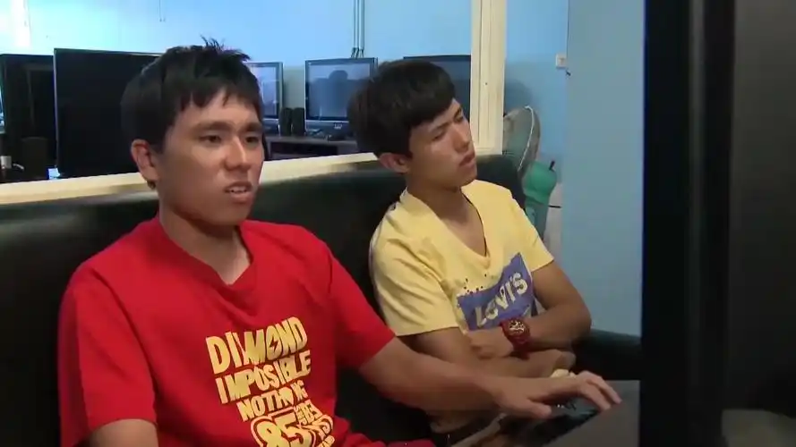 杰哥不要欺压同学阿杰最后遭报应的阿伟