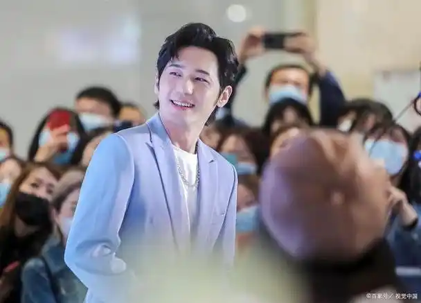 白宇朱一龙:娱乐圈就那么大,为他们很少同时出现,不同台同框?