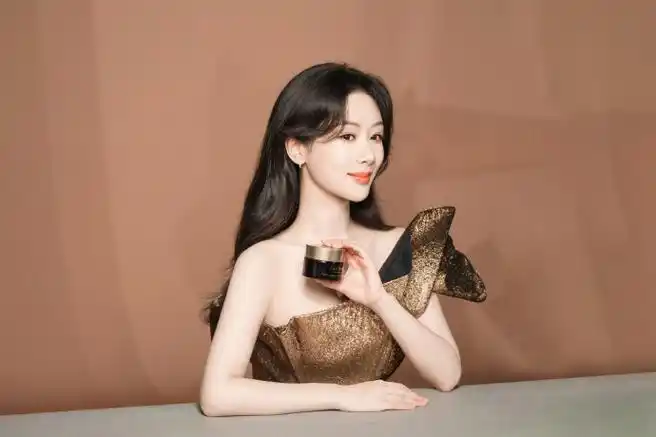 杨紫金色高定##杨紫 伊菲丹代言