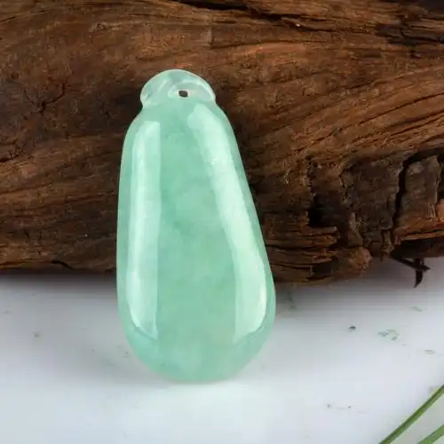 四会玉器a货翡翠福瓜挂件 缅甸玉坠子福豆吊坠女款代出证书