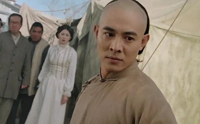 黄飞鸿系列有上百部,观众为何只喜欢李连杰?成龙:是我的创意!