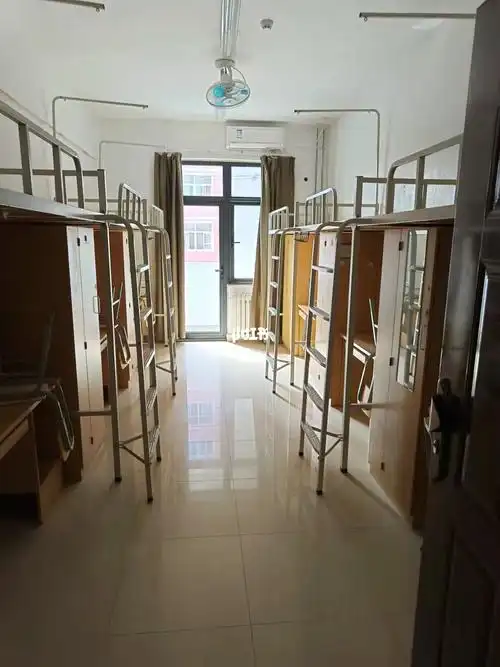 郑州大学本科宿舍荷园