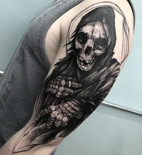 大臂黑灰写实死神纹身图案