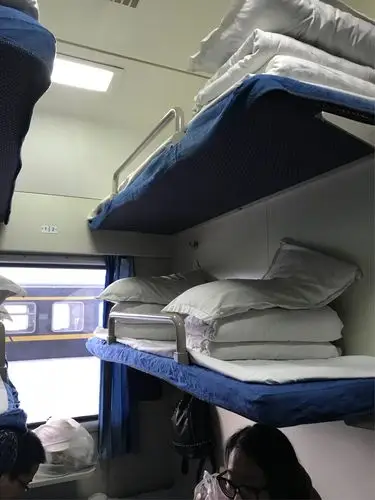 绿皮车厢的硬卧