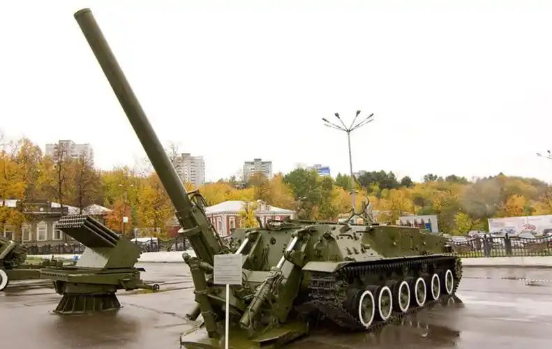 俄军掏出大家伙:240mm自行迫击炮一发能轰塌一栋楼_腾讯新闻