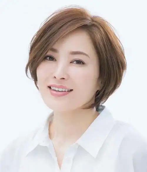 牢记"3要3不要"原则,既优雅得体还减龄时尚|短发|大卷|发型_新浪新闻