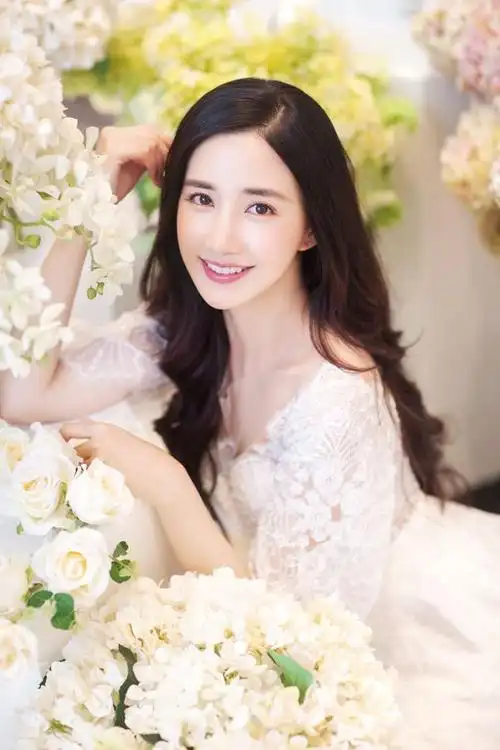 陈欣予殷素素眼睛红(终于靠着殷素素火了)(7)