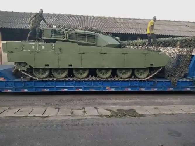 老炮塔加新底盘:中国st1轮式突击炮运抵尼日利亚_高清图集_新浪网
