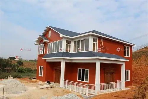 主体颜色:米黄色外墙 灰色屋顶.