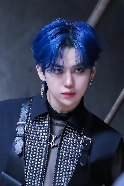 无组规日染了蓝发后帅出新高度的品队