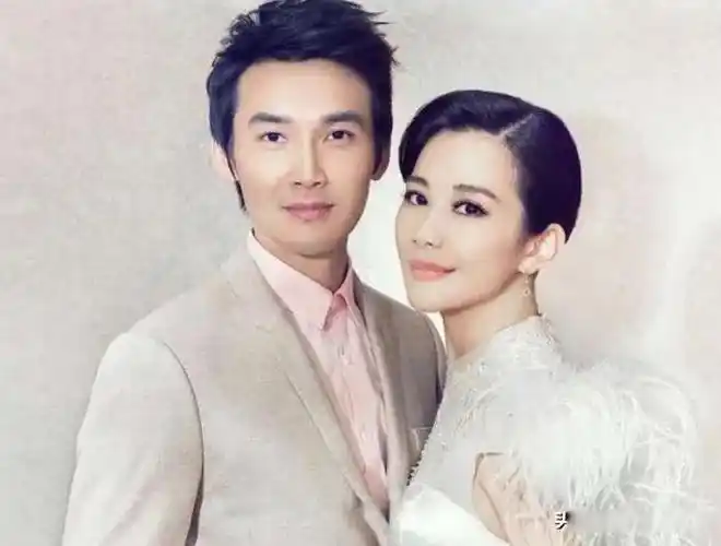 那时的张译是内地新人演员,而陈松伶早已是tvb一姐,两人看起来真是不