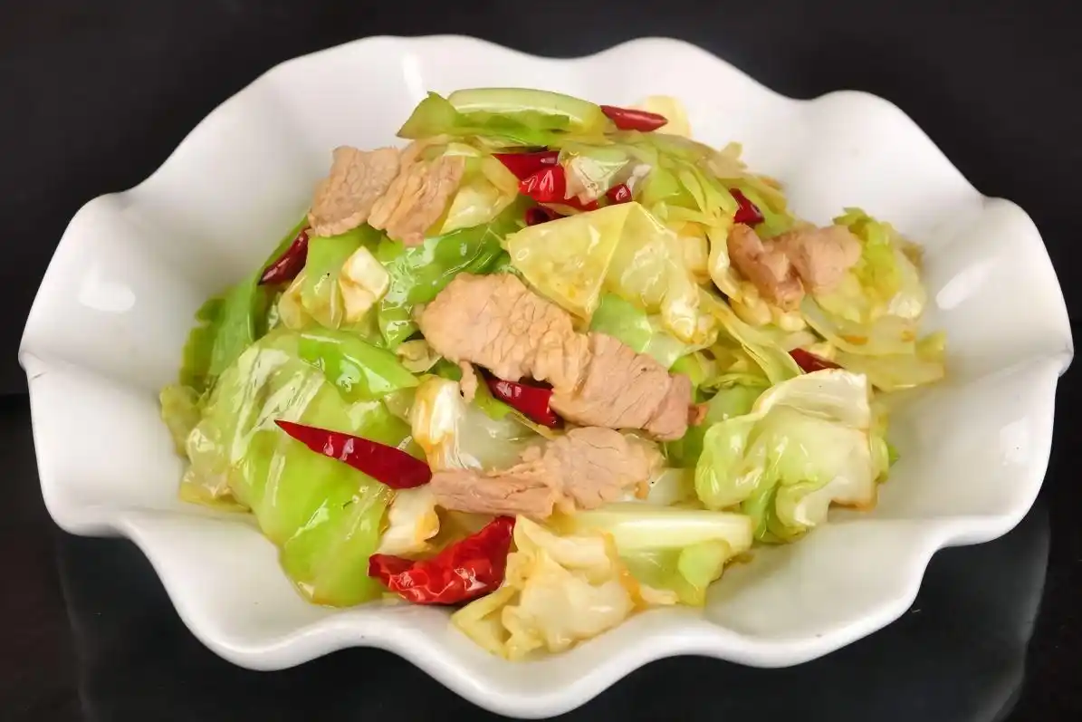 炒手撕包菜有绝招大厨炒了20年的小秘密这样做出来又嫩又鲜