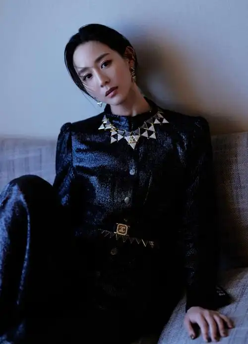 张钧甯超话#张钧甯新中式刺绣穿搭#袅娜娉婷彰显国风气质,清丽优雅