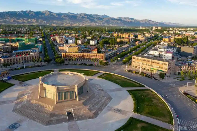 原创特克斯八卦城全球唯一一个没有红绿灯的城市