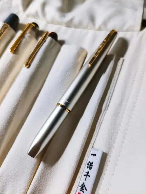 穷学生的第一支18k钢笔白金地球尖短钢