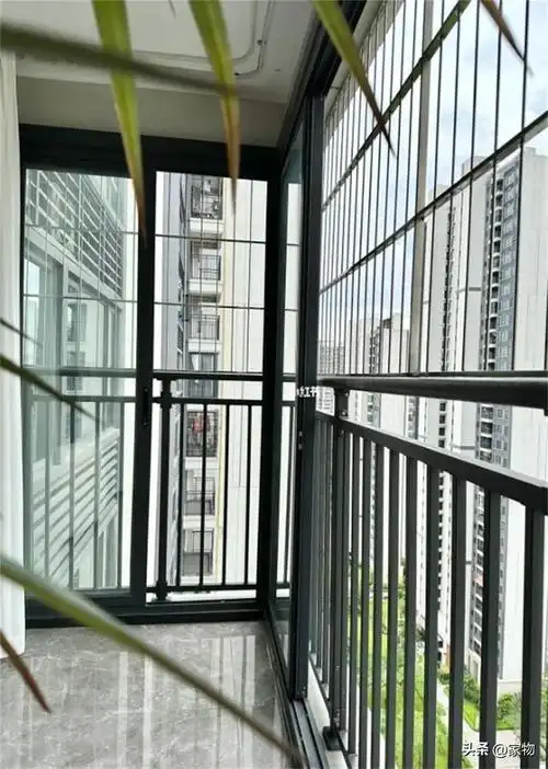封阳台时防护栏拆不拆?过来人:拆的人都后悔了