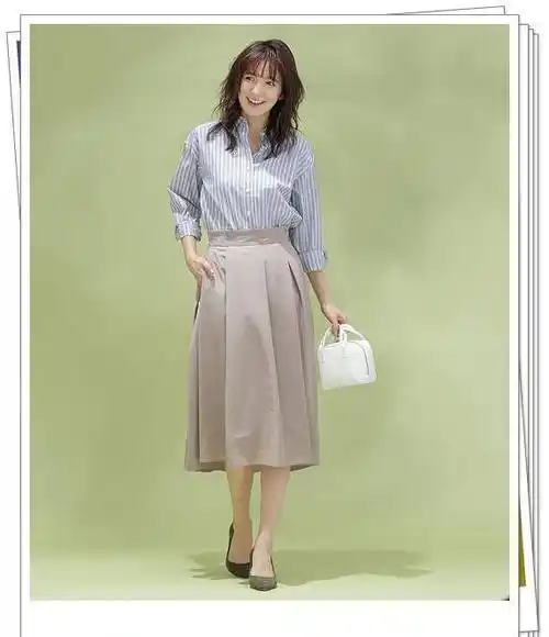 原创米色半身裙怎么搭配这些颜色的上衣都很美24个日系穿搭示范