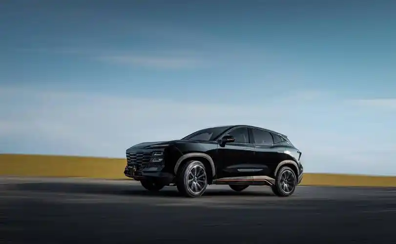 懂奇瑞的选了捷途,大圣suv轴距比瑞虎8大,配奔驰怀档仅9.