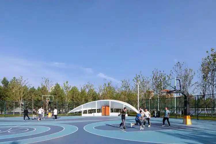 沙草河的地景复现鄂尔多斯智慧体育公园