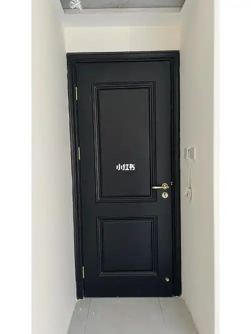 装修到现在最满意的就是卧室门虽然被长辈说了一顿谁家用黑色的门可