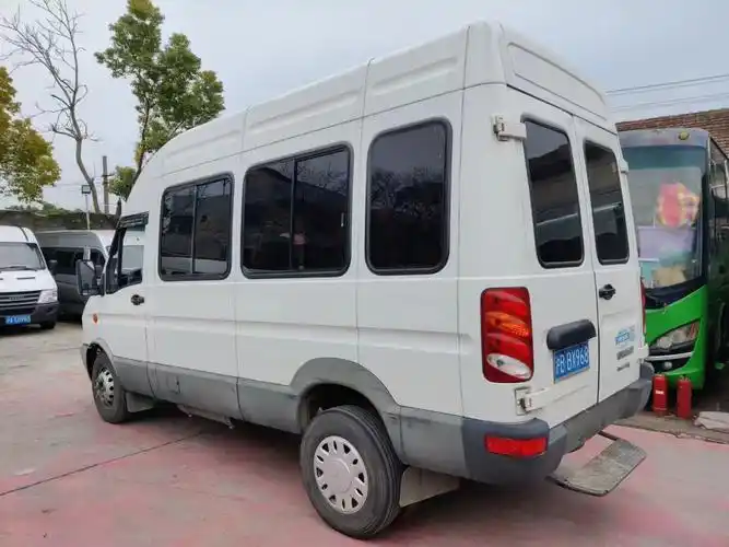 依维柯 褒迪power daily  2013款 2.8t-a36 客货两用图片