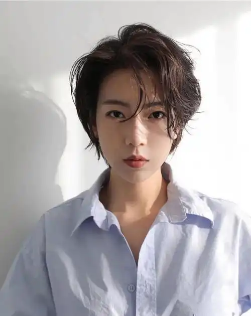 在很多短发控女生心中都是不可撼动的宝藏发型