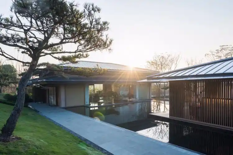 来到佛山高明绿地拾野川小镇怎么玩