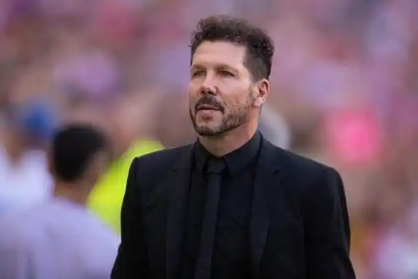 据科贝电台报道,马德里竞技将和球队主教练西蒙尼续约三年,新合约中将