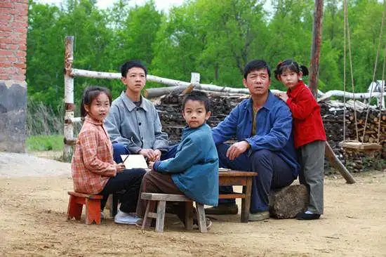 邢佳栋主演电视剧《养父》引追剧潮