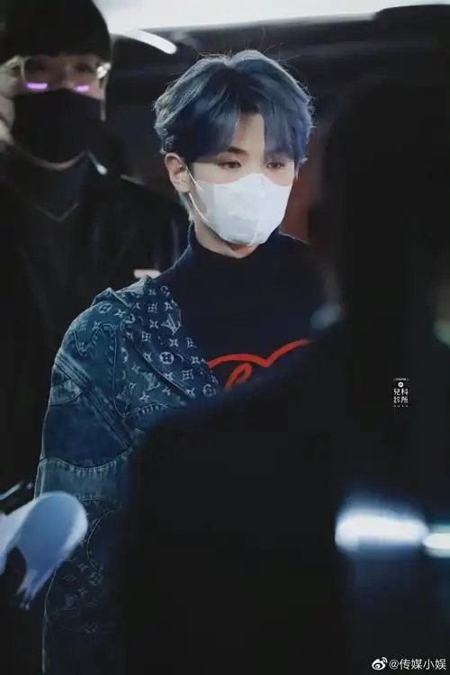 黄明昊这个蓝发好好看啊!