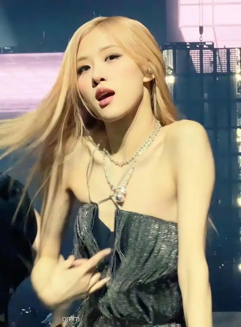 rose朴彩英# 演唱会怼脸拍 blackpink演唱会,朴彩英高清近距离怼脸拍