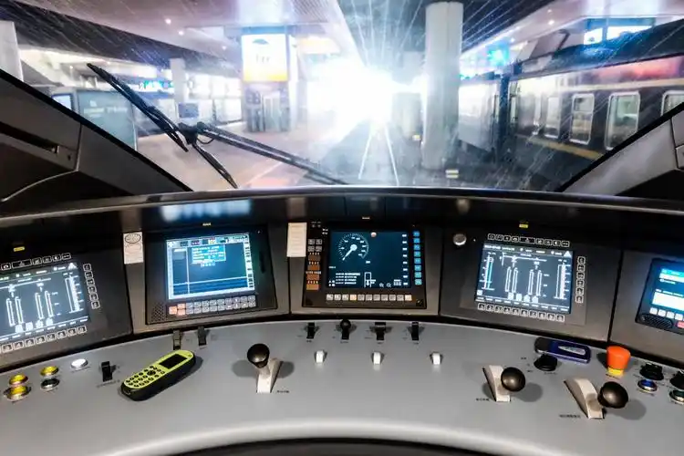 四川发布客户端消息7月6日,一列8辆编组的crh3a型和谐号动车组抵达