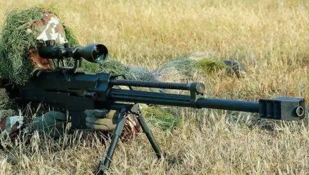 狙击手开枪前为何要退掉一发子弹?