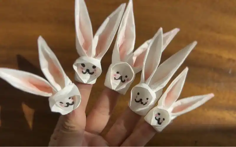 来一张抽纸做个小兔子,太简单太可爱了吧