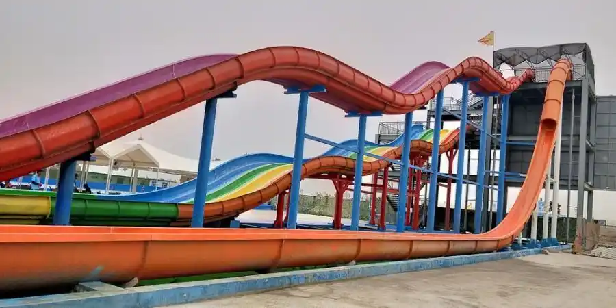 孔雀海滩水上乐园设备垂直高速滑梯1台网络拍卖公告