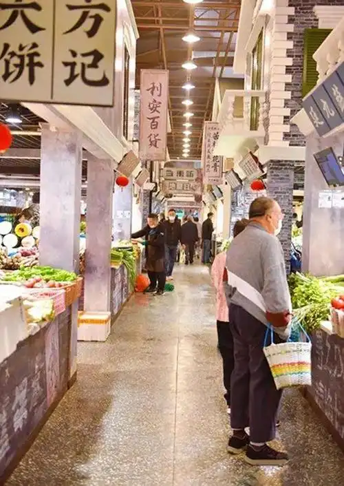 日经过改造后重新开业的高陵集市,绝对是近半年来上海菜市场的新地标