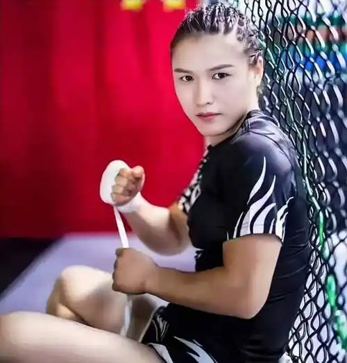 原创九零后姑娘用拳头闯天涯敢拼敢斗输过赢过没有放弃过