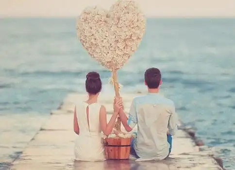 这一刻很浪漫情侣图片_永远靠着你的肩