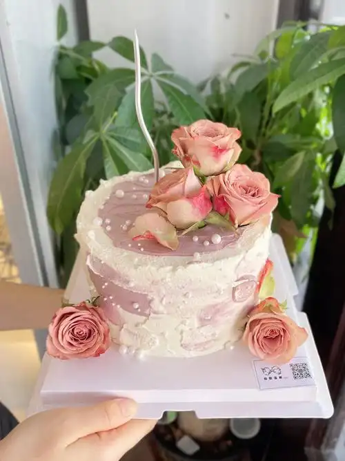 六寸卡布奇诺鲜花蛋糕