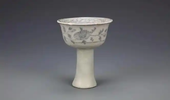 博物志︱青花瓷之美,元代高足杯的艺术魅力