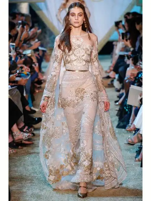 穿搭  #时装秀  #秀场  #t台走秀  #仙女裙  #中世纪  #服装设计