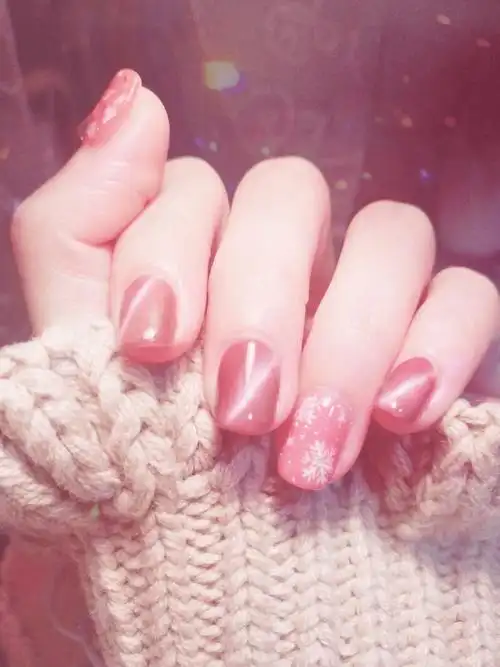 猫眼美甲返璞归真更能突出女孩子本身的气质