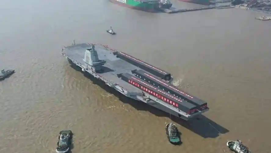 沪东造船厂近期又有新的好消息,第四艘075型两栖攻击舰打造完成,已经